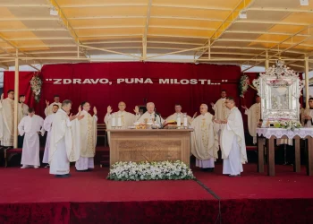 Iskrivljivanje Zdravomarije na glavnom trgu u Sinju