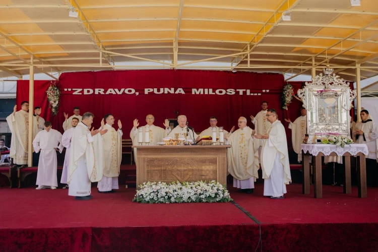 Iskrivljivanje Zdravomarije na glavnom trgu u Sinju
