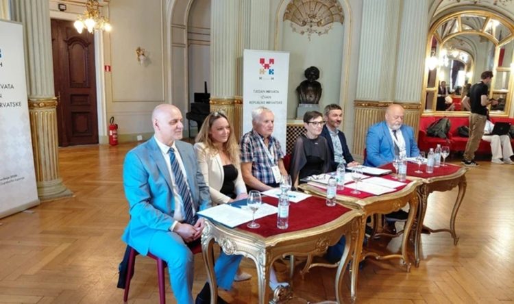 U zagrebačkom HNK-u održan okrugli stol o kulturi i identitetu Hrvata izvan domovine