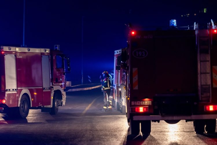 Požar iznad Solina pod kontrolom: 95 vatrogasaca obranilo kuće u Ninčevićima