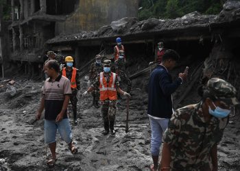 U Nepalu poginulo više od 1.000 ljudi, spasioci tragaju za tisućama nestalih