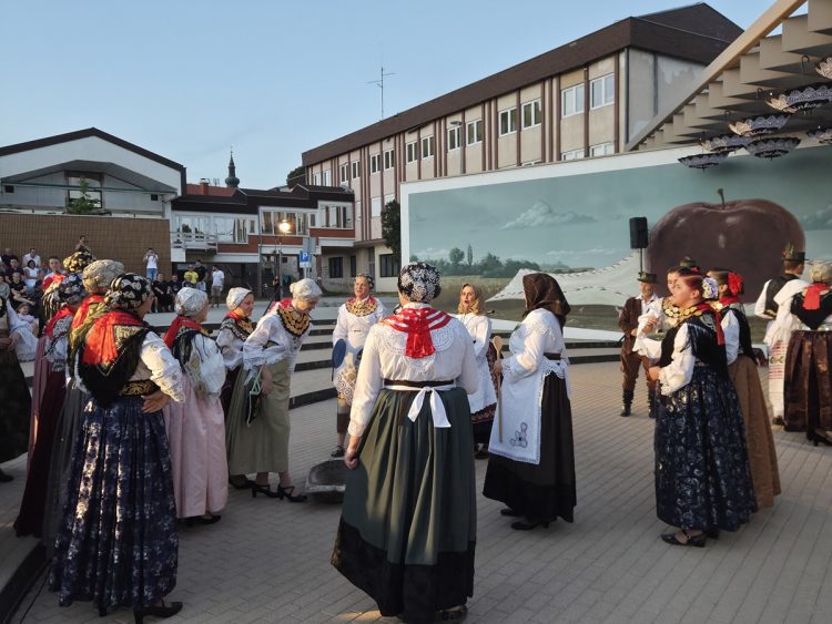 Počele 61. Vinkovačke jeseni: Deset dana slavonske tradicije, pjesme i folklora