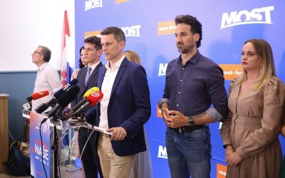 Zagreb, 09.06.2024. - Doček rezultata izbora zastupnika za Europski parlament u stožeru MOST-a. Na fotografiji Marko Sladoljev, Zvonimir Troskot, Božo Petrov, Marin Miletić, izjava za medije nakon službenih rezultata.
foto HINA/ Admir BULJUBAŠIĆ/ abu