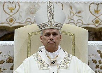 Papa odbio Red Legije časti i večeru s Macronom