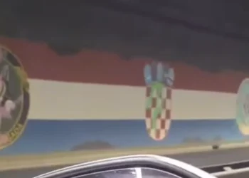 Vandalizam ispod Vjesnika: Prešarani murali hrvatskih branitelja i grb Republike Hrvatske
