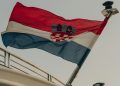Preokret u Makarskoj: Napadnuti muškarac završio u zatvoru zbog vrijeđanja Hrvatske i veličanja Ratka Mladića