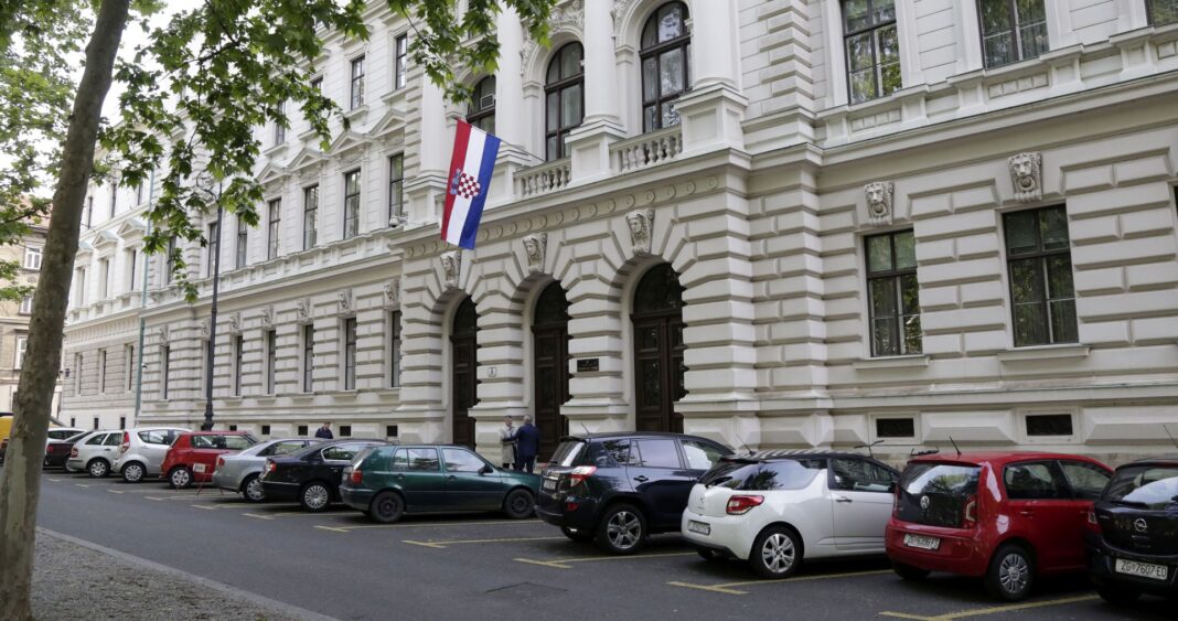 Zbog dojave o bombi ispražnjen Županijski sud u Zagrebu Zbog dojave o bombi ispražnjen Županijski sud u Zagrebu
