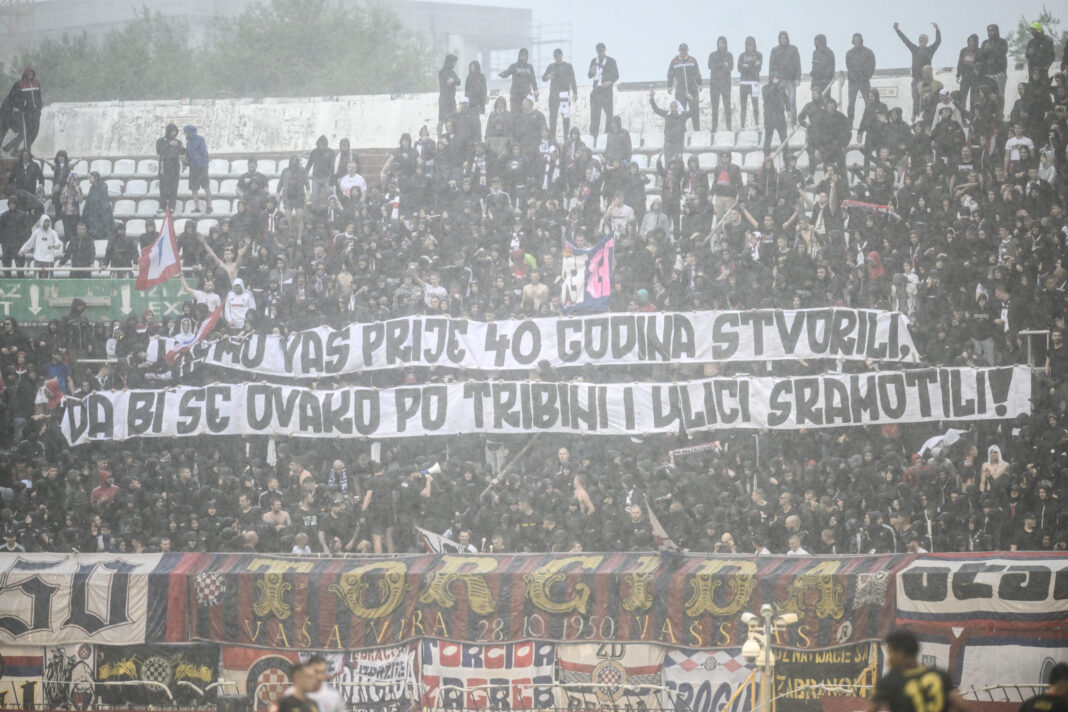 Val uhićenja u Splitu! Četvorica idu pred suca istrage zbog govora mržnje, policija češlja stotine snimki! Val uhićenja u Splitu! Četvorica idu pred suca istrage zbog govora mržnje, policija češlja stotine snimki!