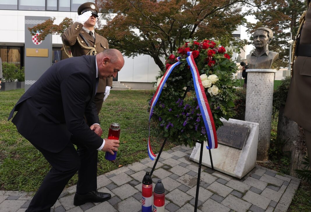 Polaganjem vijenaca i paljenjem svijeća obilježena 35. obljetnica pogibije Blage Zadre Polaganjem vijenaca i paljenjem svijeća obilježena 35. obljetnica pogibije Blage Zadre