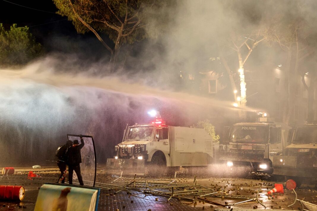 Novi nasilni sukobi u Tirani: Albanska vlada optužuje “strane ruke” za poticanje nemira Novi nasilni sukobi u Tirani: Albanska vlada optužuje “strane ruke” za poticanje nemira