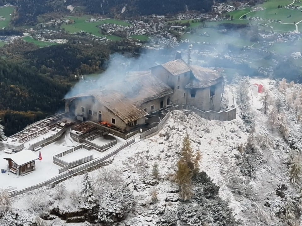Ponovno se razbuktao požar u “Orlovom gnijezdu” u Bavarskoj; uhićen osumnjičeni za paljevinu Ponovno se razbuktao požar u “Orlovom gnijezdu” u Bavarskoj; uhićen osumnjičeni za paljevinu