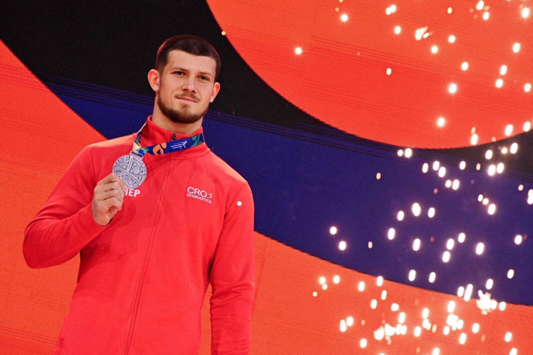 Kovtun nakon osvajanja svjetskog srebra: “Sve je prošlo super, iznimno sam ponosan na medalju za Hrvatsku” Kovtun nakon osvajanja svjetskog srebra: “Sve je prošlo super, iznimno sam ponosan na medalju za Hrvatsku”