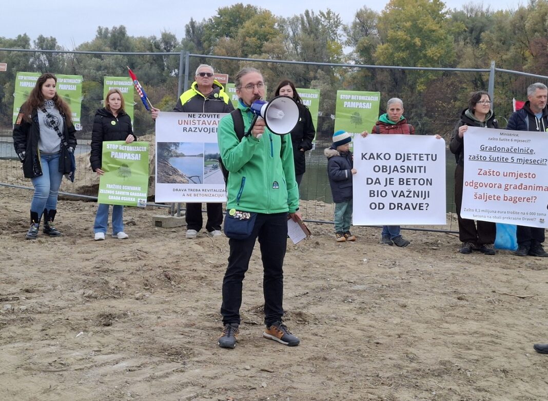 Prosvjed u Osijeku: Građanska inicijativa “Za zeleni Pampas” protiv betonizacije obale Drave i gradnje obaloutvrde