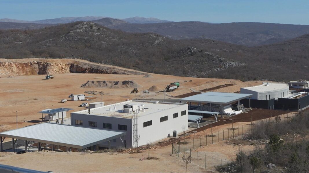 Kašnjenje regionalnog centra u Lećevici stvara milijunske troškove i prijeti krizi zbrinjavanja otpada u Dalmaciji Kašnjenje regionalnog centra u Lećevici stvara milijunske troškove i prijeti krizi zbrinjavanja otpada u Dalmaciji