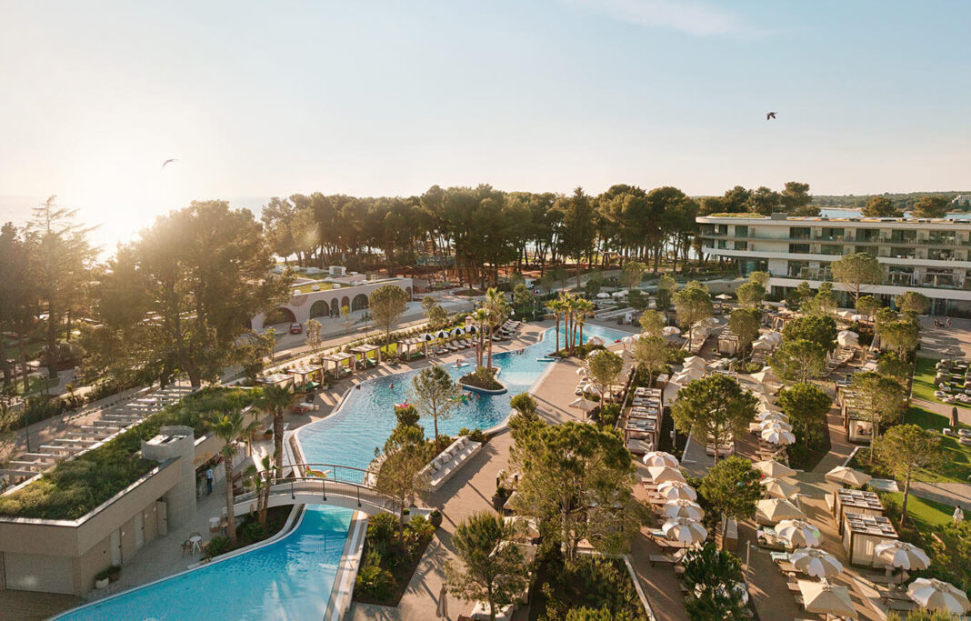 Incident u porečkom hotelu Pical: Zbog kemijske reakcije evakuiran objekt, 21 osoba zatražila liječničku pomoć Incident u porečkom hotelu Pical: Zbog kemijske reakcije evakuiran objekt, 21 osoba zatražila liječničku pomoć