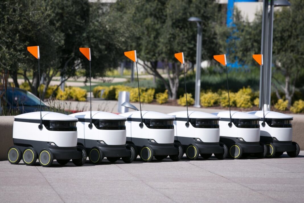 Bizarna prometna nesreća u Tallinnu: Autonomni dostavni robot prošao kroz crveno svjetlo i pobjegao s mjesta nesreće